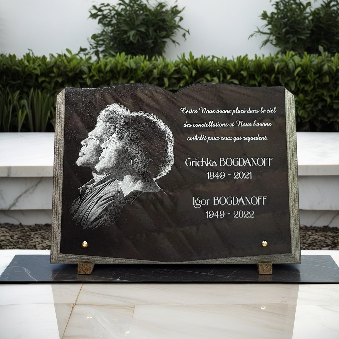 Plaque funéraire Grichka et Igor Bogdanoff