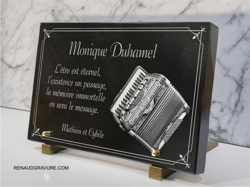 Plaque funéraire en Lozère 