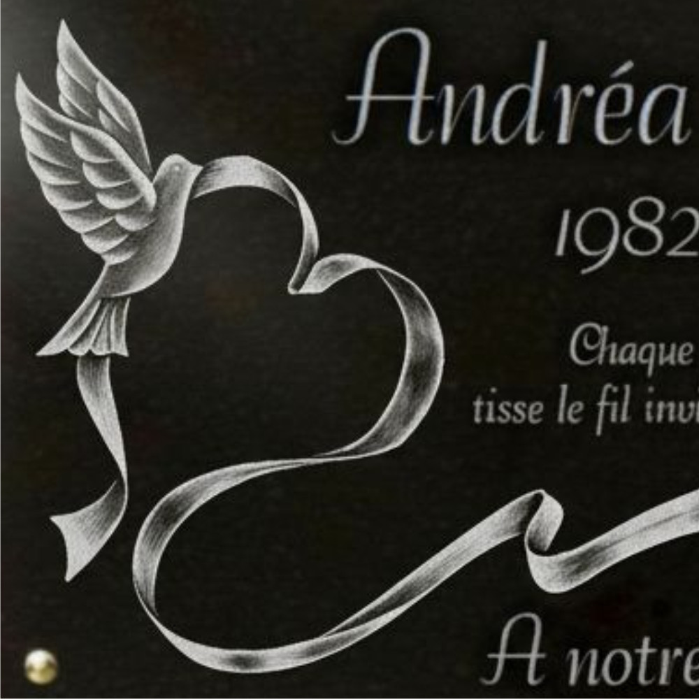 motif coeur sur une plaque funeraire