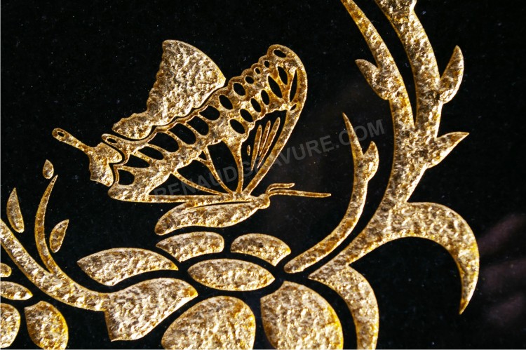 Plaque mortuaire fleurs dorées