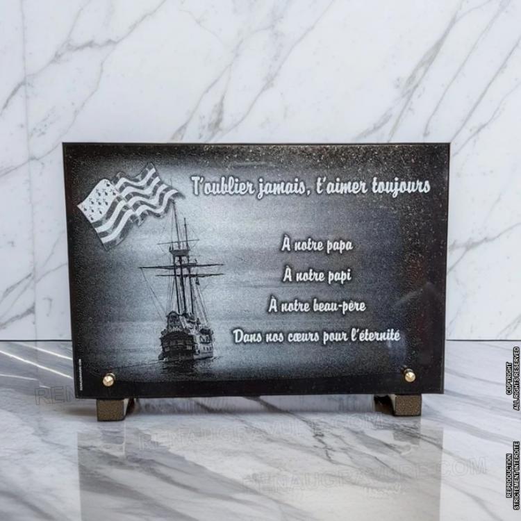 Plaque funéraire bateau voilier et drapeau breton | Renaud Gravure