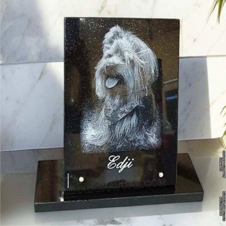 Plaque funéraire pour tombe de chien | RENAUD Gravure