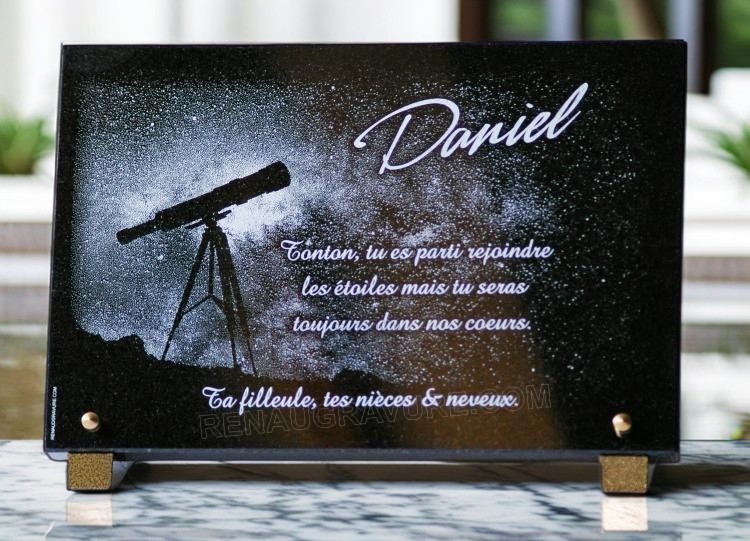 plaque funeraire avec des étoiles