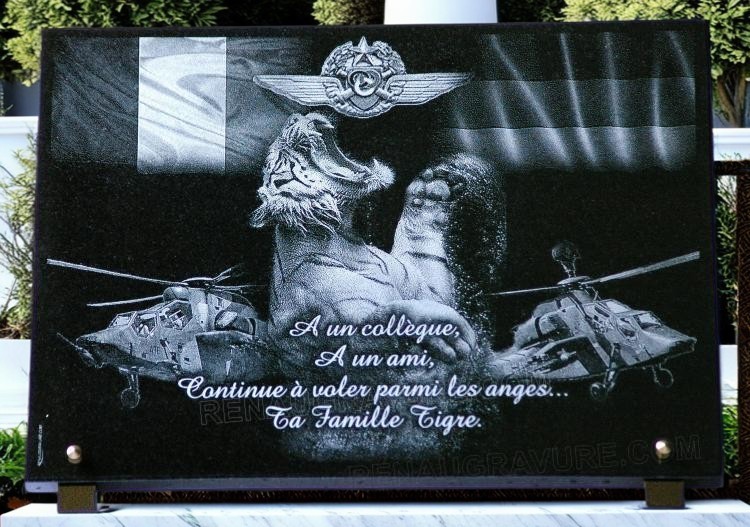 plaque funeraire avion