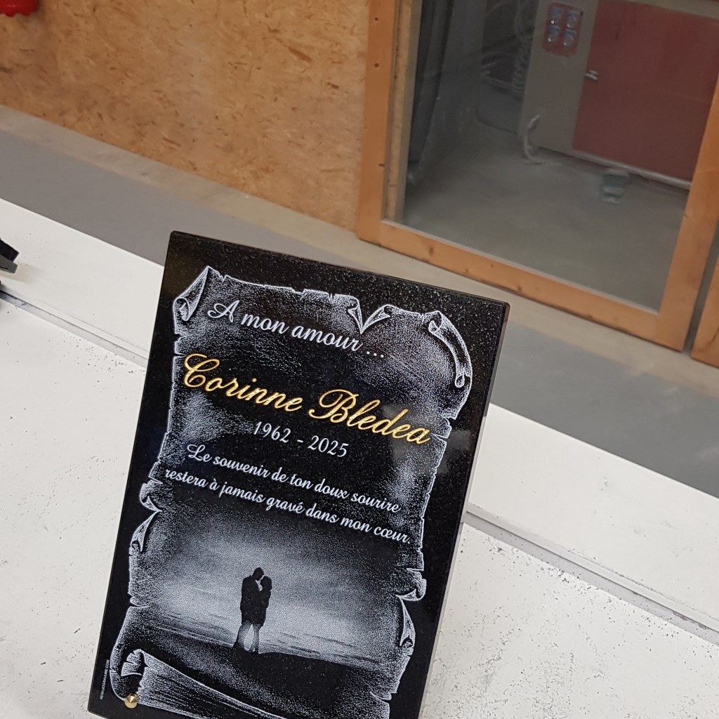 Plaque funéraire personnalisée en hommage à un amour éternel