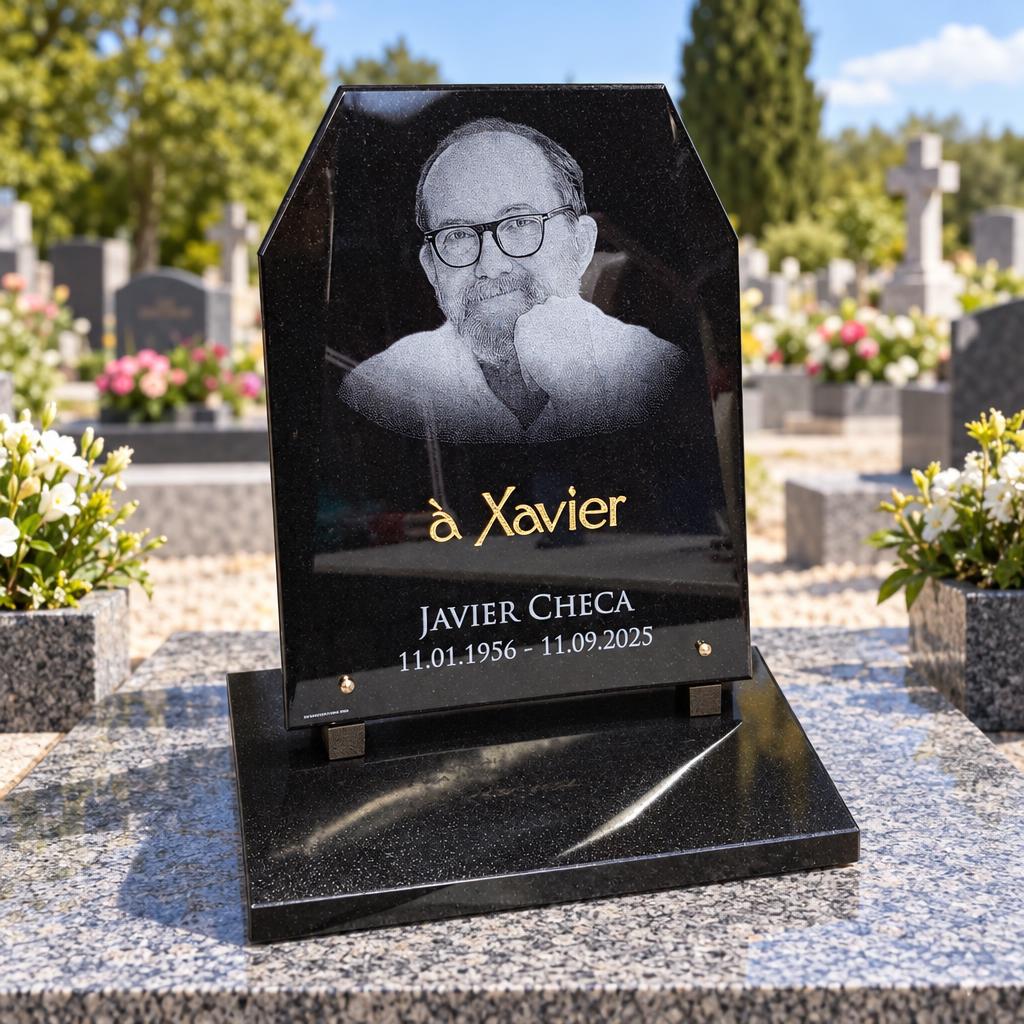 Plaque funéraire noire avec portrait gravé