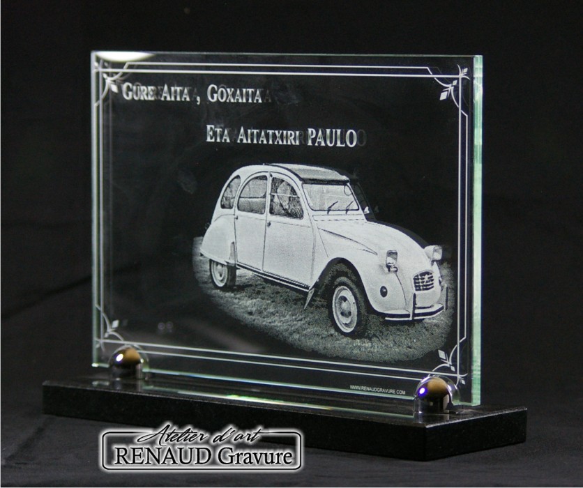 Plaque funèbre en verre