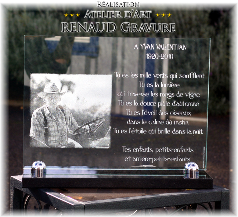 Plaque mortuaire en verre avec photogravure de l'agriculteur et son tracteur