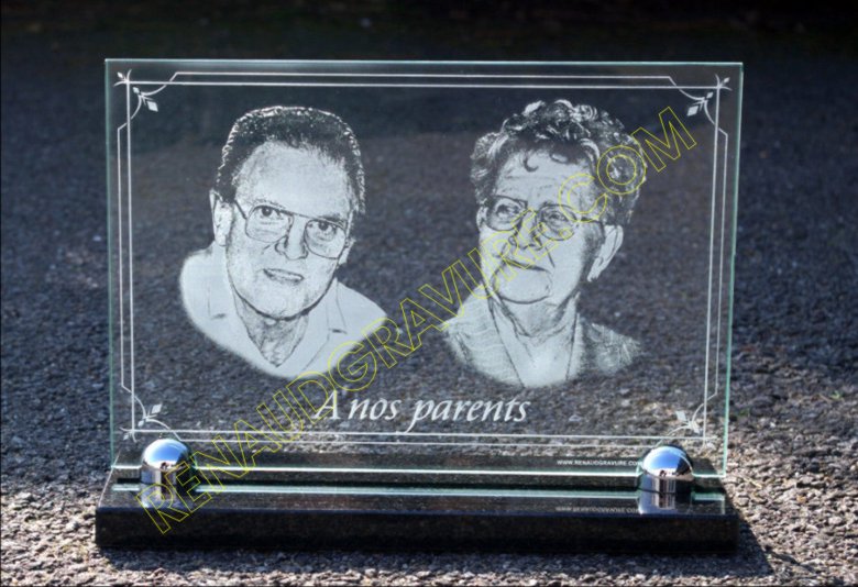 Plaque funéraire en verre avec photo