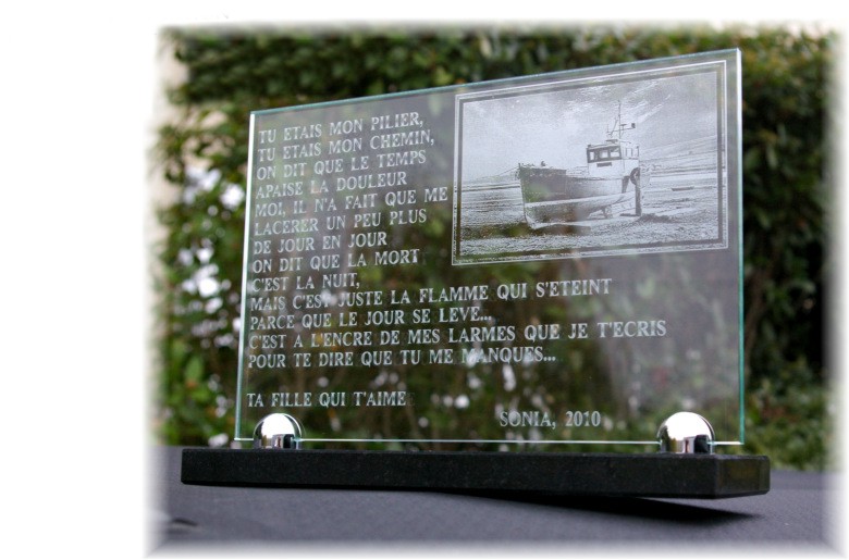 plaque funéraire bateau