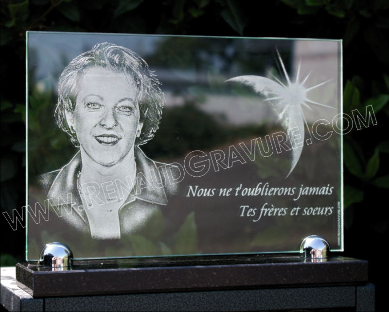 Plaque funèbre en verre avec photo
